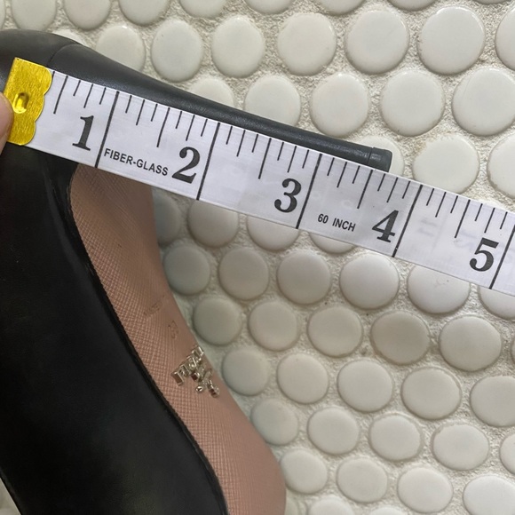 Gorgeous classic Prada pump.  Only worn 4-5 times. - Picture 5 of 5